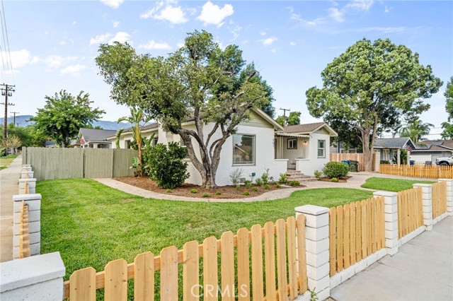 501 E 5th Street, Ontario CA: https://media.crmls.org/medias/4fd89b7b-eee2-4e5e-972c-e33f2c471331.jpg