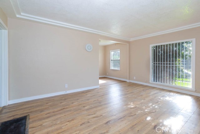 Detail Gallery Image 3 of 7 For 1055 W 84th, Los Angeles,  CA 90044 - 2 Beds | 1 Baths