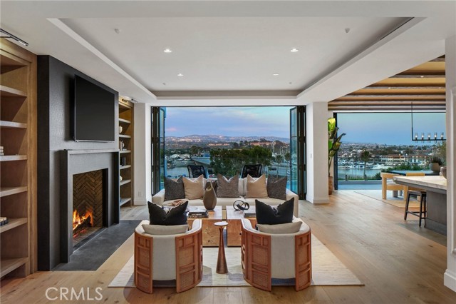 Detail Gallery Image 15 of 75 For 112 Kings Pl, Newport Beach,  CA 92663 - 6 Beds | 7/1 Baths