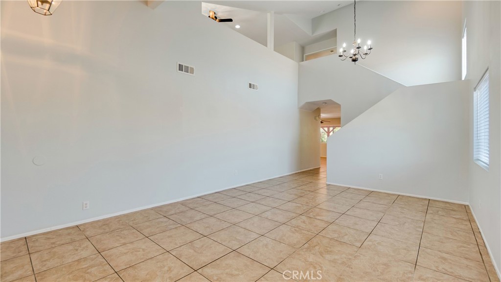 https://media.crmls.org/medias/4fd955eb-bee5-4350-bcf8-c0713255fbd9.jpg?preset=X-Large