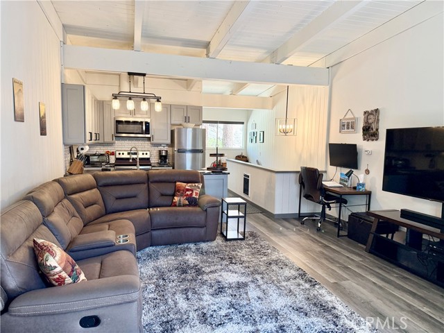 24 Tyrol Lane, Mammoth Lakes CA: https://media.crmls.org/medias/4fd9e06a-ab63-4008-8f17-80a838fbd1ad.jpg
