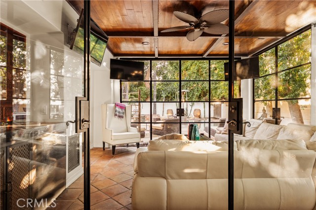 Detail Gallery Image 18 of 44 For 4909 Woodley Ave, Encino,  CA 91436 - 5 Beds | 4 Baths