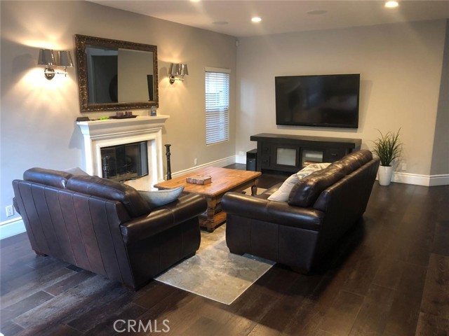 Detail Gallery Image 7 of 25 For 5503 Tampa Ave, Tarzana,  CA 91356 - 5 Beds | 4/1 Baths