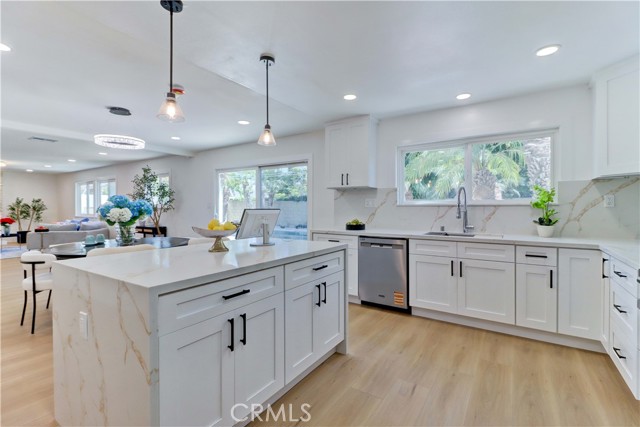 11428 Snowdrop Avenue, Fountain Valley CA: https://media.crmls.org/medias/4fdc1f24-5387-43fe-b4a1-8a4334b2c4d5.jpg
