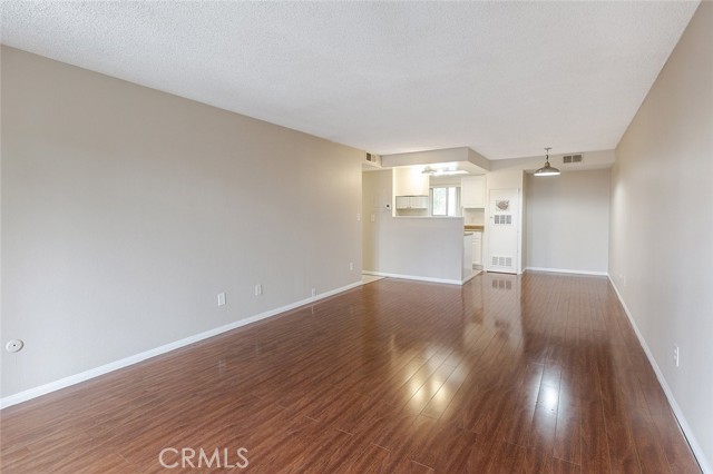 1517 E Garfield Avenue, Glendale CA: https://media.crmls.org/medias/4fdd018a-2532-4f13-8282-c9635047c0c6.jpg