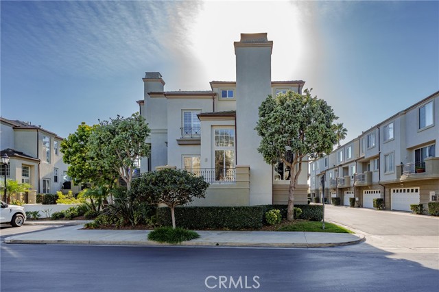 Detail Gallery Image 9 of 46 For 6242 Surfboard, Huntington Beach,  CA 92648 - 3 Beds | 2/1 Baths