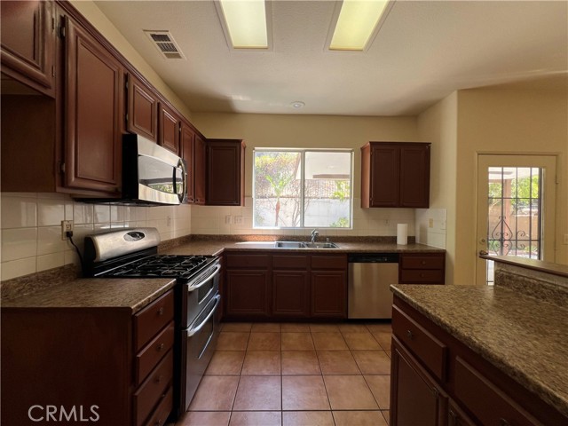 Detail Gallery Image 5 of 20 For 16200 Setting Sun Cir, Riverside,  CA 92503 - 4 Beds | 2/1 Baths