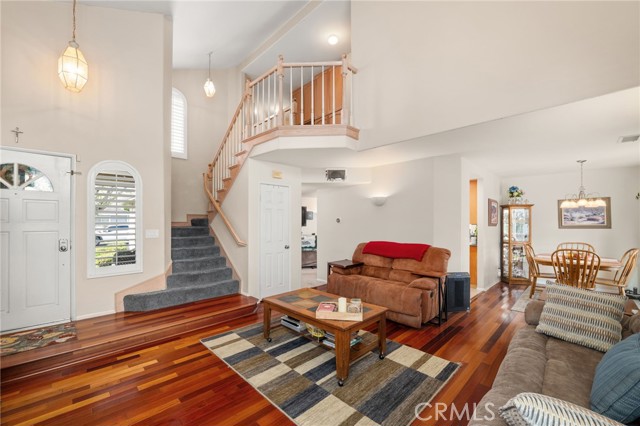 831 Arbor Cir, La Verne CA: https://media.crmls.org/medias/4fded095-de4c-4815-af4c-2366c27f9236.jpg