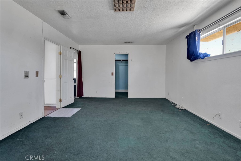 https://media.crmls.org/medias/4fdf05a4-d841-43a2-96d3-13295294b4c8.jpg?preset=X-Large