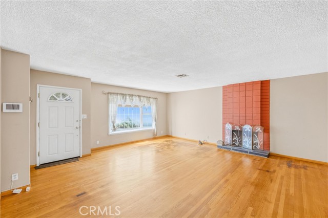 Detail Gallery Image 4 of 34 For 5137 Peacock, Riverside,  CA 92505 - 3 Beds | 1 Baths