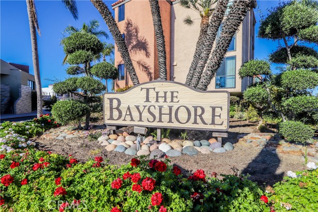 Detail Gallery Image 2 of 22 For 201 Bay Shore Ave #108,  Long Beach,  CA 90803 - 2 Beds | 2 Baths