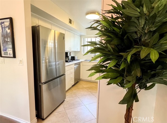 22123 Burbank Boulevard, 5 photo 5