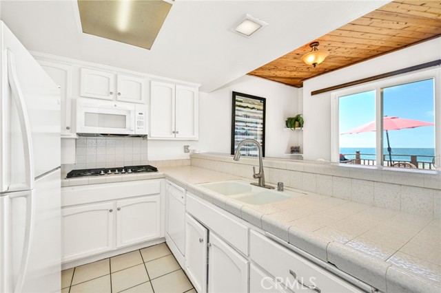 Detail Gallery Image 27 of 56 For 4103 Seashore, Newport Beach,  CA 92663 - 7 Beds | 4 Baths