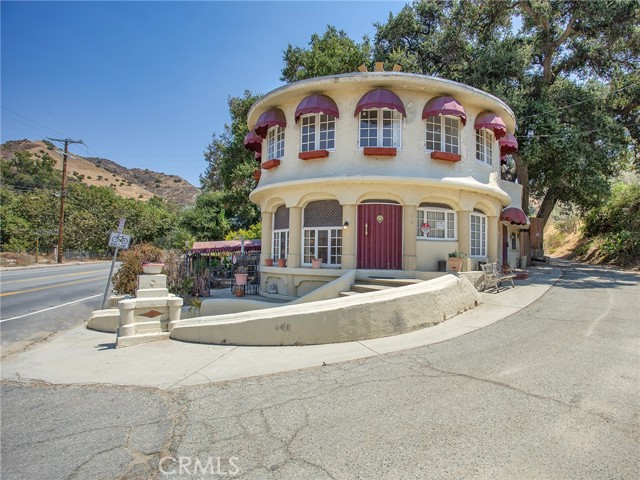8618 La Tuna Canyon Road, Sun Valley CA: https://media.crmls.org/medias/4fe19d80-567c-4d24-a243-1e36af021ca0.jpg