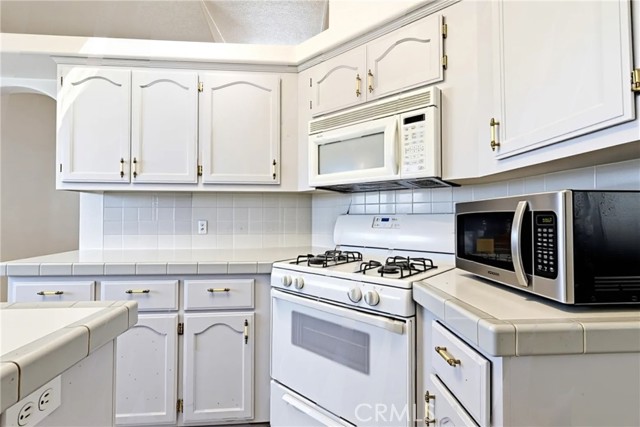 Detail Gallery Image 7 of 21 For 930 S. Santa Victoria, Hemet,  CA 92543 - 3 Beds | 2 Baths