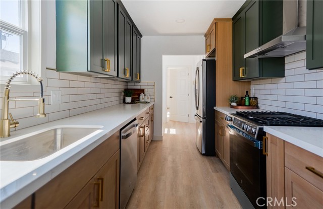 Detail Gallery Image 2 of 39 For 945 N Summer, Anaheim,  CA 92805 - 4 Beds | 3 Baths