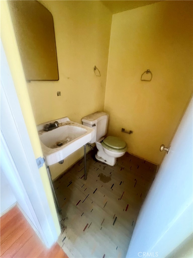 https://media.crmls.org/medias/4fe28f30-d37c-4ae9-93dc-44b9c5978bfd.jpg?preset=X-Large