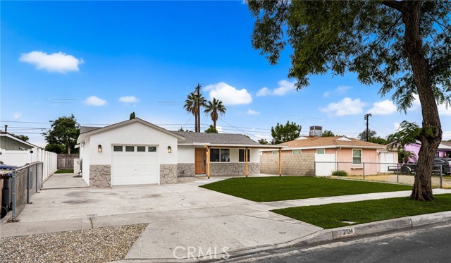 2124 W Flower Avenue, Fullerton CA: https://media.crmls.org/medias/4fe298b4-c1ba-460c-a346-f72ec84568c5.jpg