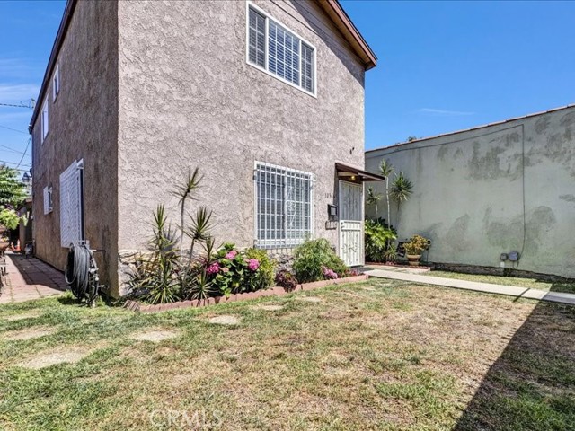 10316 S San Pedro Street, Los Angeles CA: https://media.crmls.org/medias/4fe34de5-15bc-47db-9d68-f76a93ccdf49.jpg