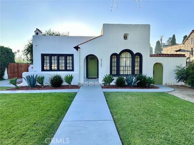 5743 Magnolia Avenue, Riverside CA: https://media.crmls.org/medias/4fe38067-8b20-4f00-ac0c-d865ed807fba.jpg