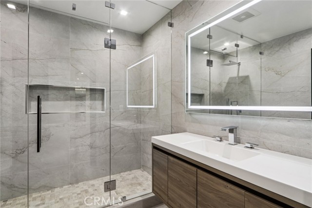 16751 Devonshire Street, Granada Hills CA: https://media.crmls.org/medias/4fe38794-3f59-4f6b-9cab-476f9f527f26.jpg