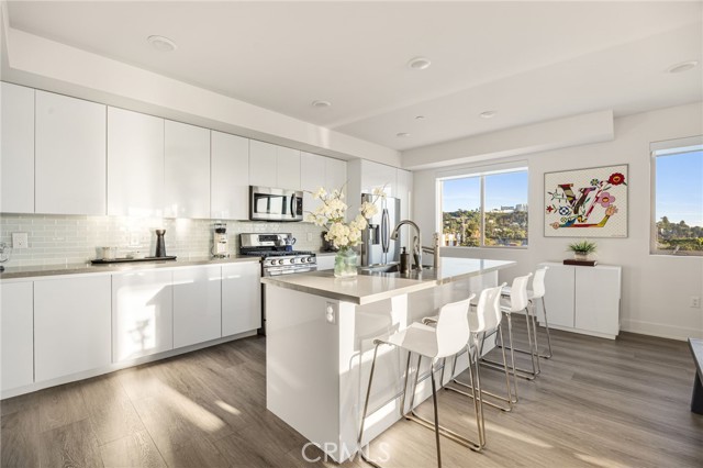 Detail Gallery Image 3 of 61 For 518 E Windsor #305,  Glendale,  CA 91205 - 2 Beds | 2 Baths