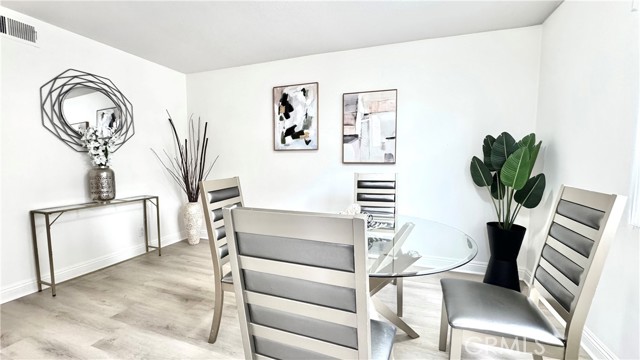Detail Gallery Image 4 of 15 For 2971 Plaza Del Amo #243,  Torrance,  CA 90503 - 2 Beds | 2/1 Baths