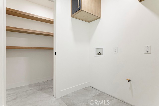 Detail Gallery Image 6 of 14 For 5515 Hermitage Ave, Valley Village,  CA 91607 - 3 Beds | 2 Baths