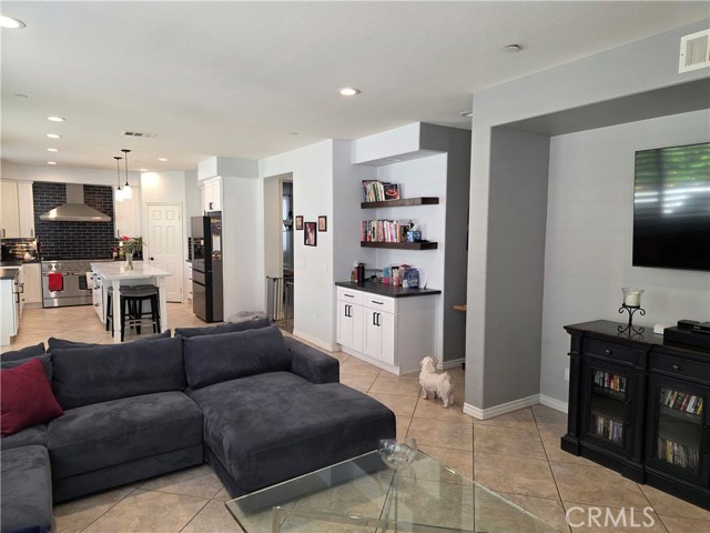 Detail Gallery Image 7 of 26 For 5448 Biella Ct, Fontana,  CA 92336 - 5 Beds | 3 Baths