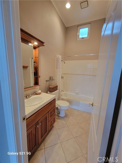 21171 B Lochlea Lane, Huntington Beach CA: https://media.crmls.org/medias/4fe95199-cfed-4c93-94ae-0e2f830db5fe.jpg