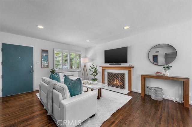 7135 W 91st Street, Los Angeles CA: https://media.crmls.org/medias/4fe98eaa-3b66-437c-902e-427624dc9090.jpg