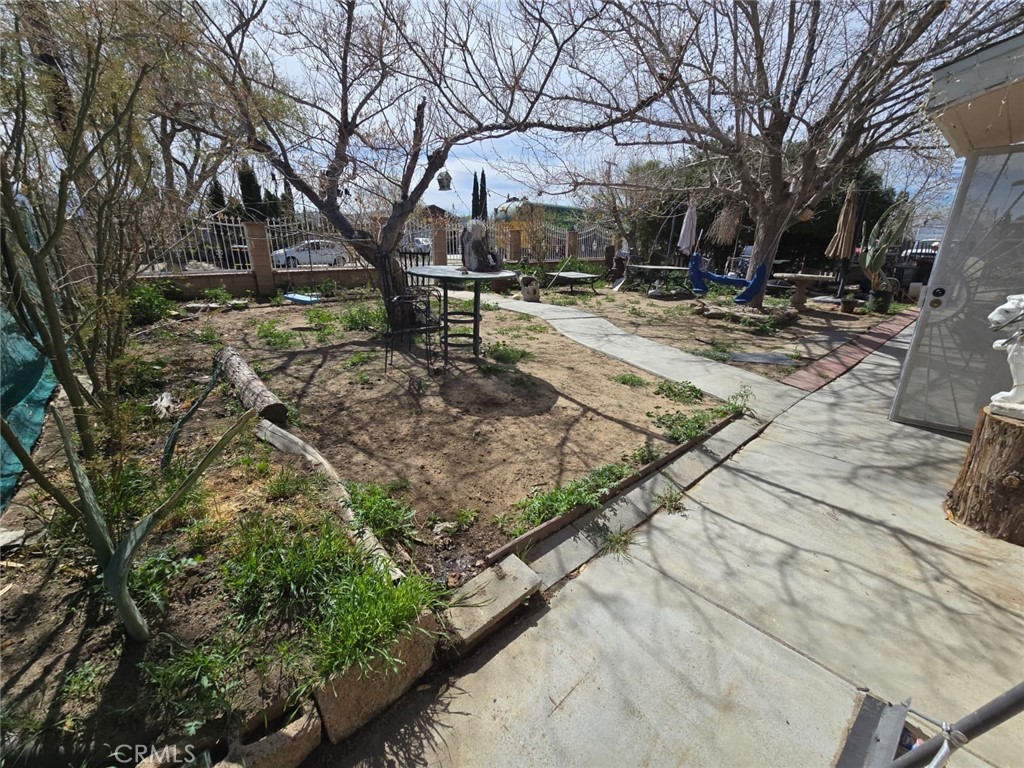 https://media.crmls.org/medias/4fe9b21e-b7fb-4675-adef-fd5f5c03df1b.jpg?preset=X-Large