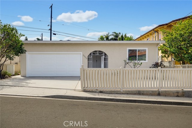 Front - Vinyl Gate can enclose the front yard