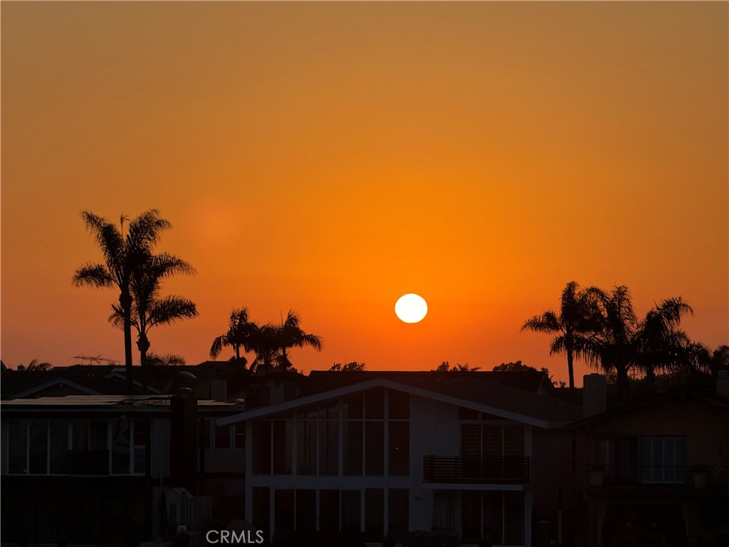 https://media.crmls.org/medias/4febaba7-1c48-4927-b378-aa080b185feb.jpg?preset=X-Large