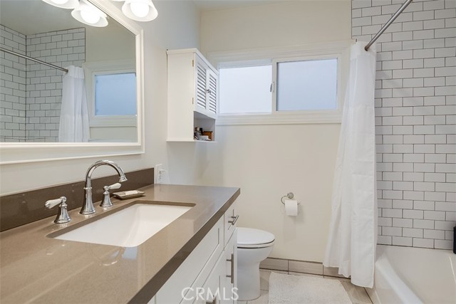 Detail Gallery Image 11 of 19 For 231 Longfellow Ave, Hermosa Beach,  CA 90254 - 4 Beds | 2 Baths