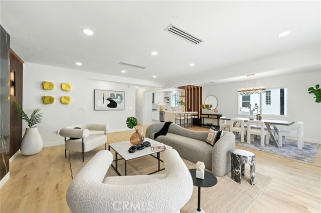 Detail Gallery Image 3 of 16 For 13021 Killion St, Sherman Oaks,  CA 91401 - 3 Beds | 2/1 Baths