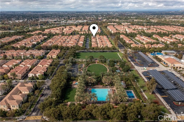 81 Strawberry, Irvine CA: https://media.crmls.org/medias/4fed8a34-4968-4322-ba89-ef7134be29a2.jpg