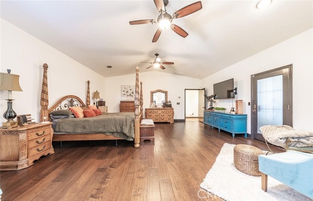 9172 Frontier Street, Hanford CA: https://media.crmls.org/medias/4fedf0bc-9eef-4854-a1c1-4ada609d37dc.jpg