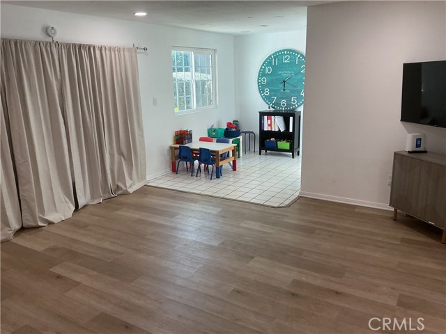 Detail Gallery Image 8 of 15 For 17734 Baltar St, Reseda,  CA 91335 - 6 Beds | 2 Baths