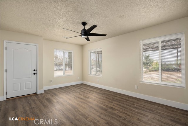 Detail Gallery Image 6 of 26 For 690 Brentwood Dr, Bakersfield,  CA 93306 - 4 Beds | 2 Baths