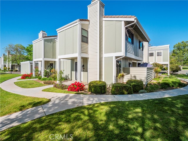 Detail Gallery Image 1 of 31 For 27065 Crossglade Ave #1,  Canyon Country,  CA 91351 - 3 Beds | 2/1 Baths