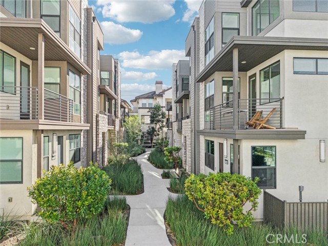 Detail Gallery Image 3 of 44 For 11048 Luminate, Rancho Cucamonga,  CA 91730 - 3 Beds | 2/1 Baths