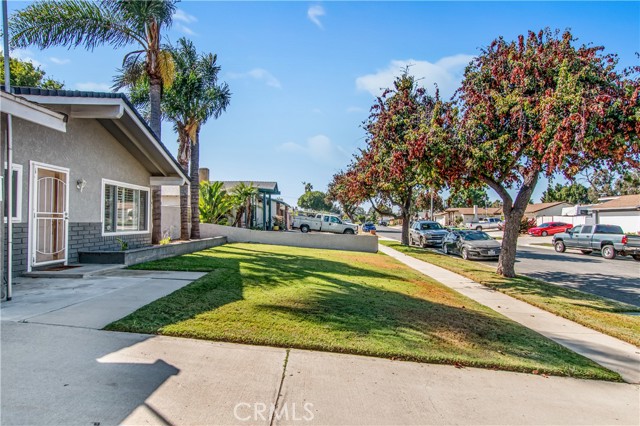 Detail Gallery Image 3 of 38 For 844 W Francis St, Corona,  CA 92882 - 4 Beds | 2 Baths