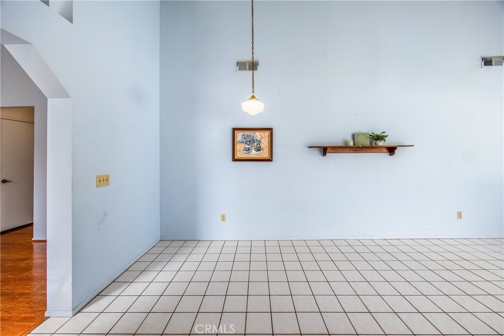 https://media.crmls.org/medias/4ff20ce3-ddd5-4a1a-954d-2e0b05f005ce.jpg?preset=X-Large