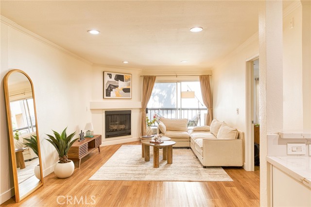 5510 Owensmouth, 218