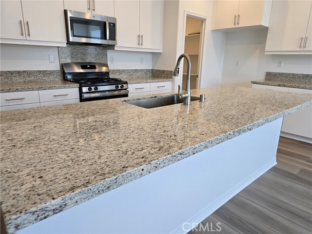 Detail Gallery Image 4 of 47 For 27047 Lost Palm St, Menifee,  CA 92585 - 4 Beds | 3/1 Baths