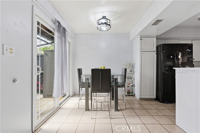 Detail Gallery Image 2 of 9 For 134 S Magnolia 4c,  Anaheim,  CA 92804 - 3 Beds | 2 Baths