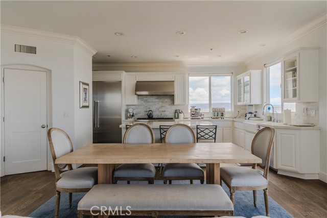 300 19TH Street, Manhattan Beach CA: https://media.crmls.org/medias/4ff3372b-8bde-46a5-8cd2-f96b9da87059.jpg