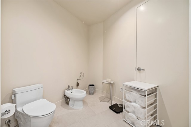 10776 Wilshire Boulevard, Los Angeles CA: https://media.crmls.org/medias/4ff3ccd1-4811-4b87-94ea-cda6cecb3244.jpg