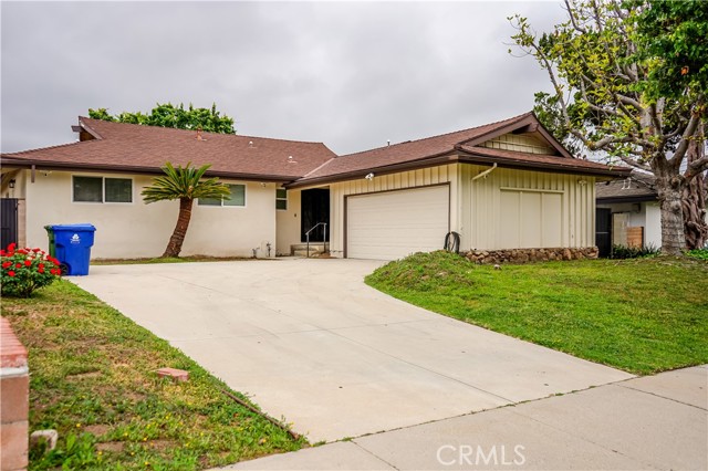 Detail Gallery Image 2 of 44 For 16840 Superior St, Northridge,  CA 91343 - 4 Beds | 3 Baths